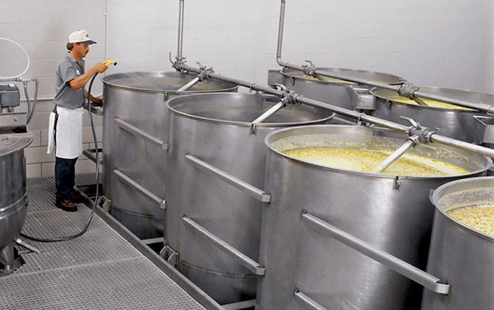 Sistemas de remojo y transferencia de maíz para la producción de chips de tortilla, tortillas y conchas para tacos