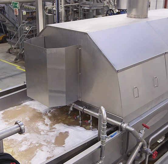 Washing and blanching potato chips