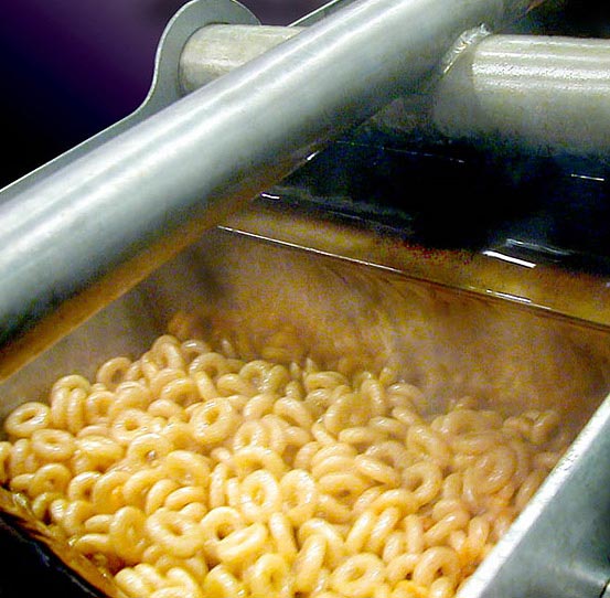 HeatWave Fryer frying ring shaped pellet snacks