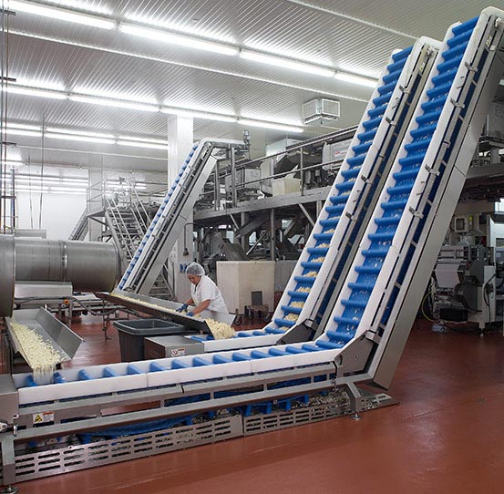 Incline conveying product to packaging platform