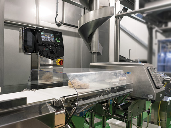 Metal detection and checkweighing of frozen chicken