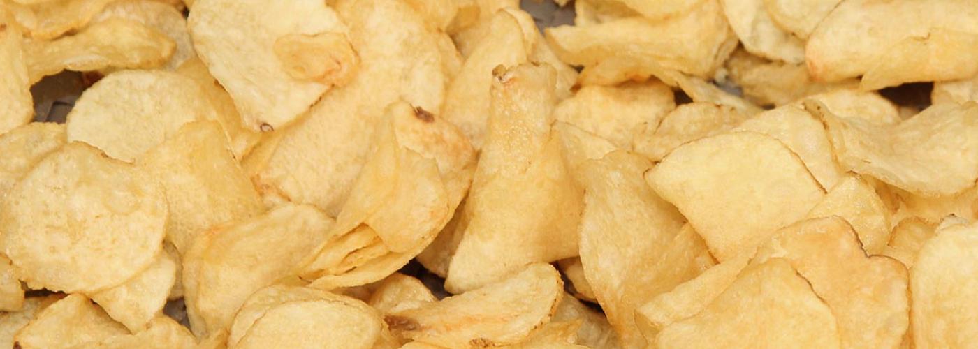 Chips de papas cocidas en hervidor