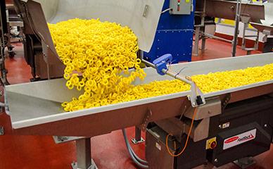 Product handling and conveying of pellet snack rings