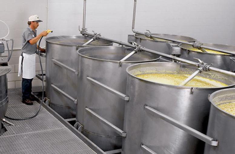 玉米饼片、玉米饼壳和玉米饼生产的玉米浸泡和转移系统